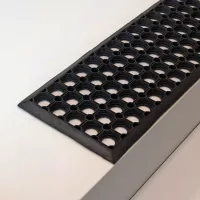 Gumová schodová rohož FLOMA HoneyStep - délka 25 cm, šířka 75 cm, výška 1,6 cm