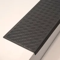 Gumový nášlap na schody FLOMA Labyrinth - délka 25 cm, šířka 75 cm, výška 0,5 cm