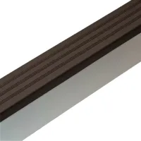 Hnědá plastová (PVC) protiskluzová schodová hrana F545 - délka 150 cm, šířka 8,2 cm, výška 4,5 cm