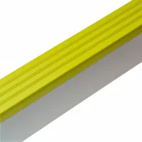Žlutá plastová (PVC) protiskluzová schodová hrana F421 - délka 150 cm, šířka 8,2 cm, výška 4,5 cm