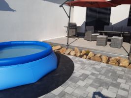 Gumová ochranná tlumící čtvercová podložka pod bazén, vířivku FLOMA PoolPad - délka 288,6 cm, šířka 288,6 cm, výška 0,8 cm