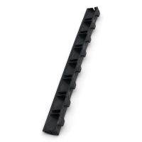 Černý plastový nájezd "samec" pro terasovou dlažbu Linea Striped (hrubé rýhování) - délka 58 cm, šířka 5,6 cm, výška 2,5 cm