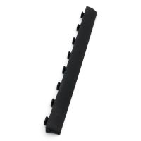 Černý plastový nájezd "samec" pro terasovou dlažbu Linea Striped (hrubé rýhování) - délka 58 cm, šířka 5,6 cm a výška 2,5 cm