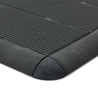 Černý plastový rohový nájezd pro terasovou dlažbu Linea Striped (hrubé rýhování) - délka 5,4 cm, šířka 5,4 cm, výška 2,5 cm - 4 ks