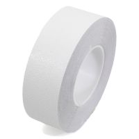 Bílá plastová voděodolná protiskluzová páska FLOMA Aqua-Safe - 18,3 x 5 cm tloušťka 0,7 mm
