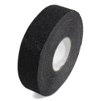 Černá korundová protiskluzová páska pro nerovné povrchy FLOMA Conformable - 18,3 x 5 cm tloušťka 1,1 mm