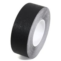 Černá plastová voděodolná protiskluzová páska FLOMA Aqua-Safe - 18,3 x 5 cm tloušťka 0,7 mm