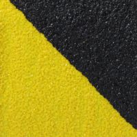 Černo-žlutá korundová protiskluzová páska pro nerovné povrchy FLOMA Hazard Conformable - délka 18,3 m, šířka 5 cm, tloušťka 1,1 mm