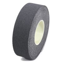Šedá plastová protiskluzová páska FLOMA Cushion Grip - 18,3 m x 5 cm a tloušťka 0,9 mm