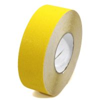 Žlutá korundová protiskluzová páska FLOMA Standard - 18,3 m x 5 cm a tloušťka 0,7 mm