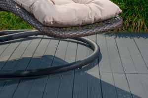 Hnědá plastová terasová dlažba Linea Woodenlike (dřevo) - délka 116,5 cm, šířka 14,3 cm, výška 2,5 cm