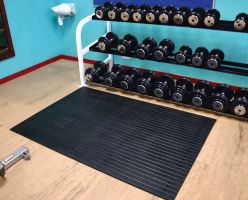 Černá rohož do fitness centra, posilovny - délka 180 cm, šířka 120 cm, výška 1,2 cm