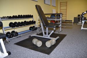 Černá rohož do fitness centra, posilovny - délka 180 cm, šířka 120 cm, výška 1,2 cm