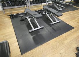 Černá gumová koncová fitness deska Sport Tile - délka 61 cm, šířka 61 cm, výška 1 cm