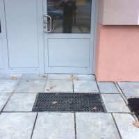 Kovová ocelová čisticí venkovní vstupní rohož s gumou s pracnami ze svařovaných podlahových roštů FLOMA Galva - délka 51,5 cm, šířka 101,5 cm, výška 6 cm