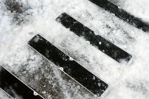 Černá náhradní protiskluzová podlahová páska pro hliníkové nášlapy FLOMA Standard - délka 63,5 cm, šířka 11,5 cm, tloušťka 0,7 mm
