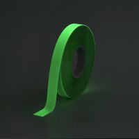 Fotoluminiscenční protiskluzová páska FLOMA Extra Super Glow in the Dark - délka 15 m, šířka 2,5 cm, tloušťka 1,5 mm