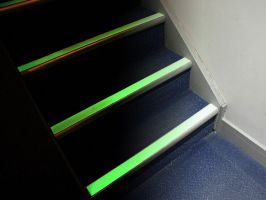 Fotoluminiscenční protiskluzová podlahová páska FLOMA Extra Super Glow in the Dark - délka 15 m, šířka 10 cm, tloušťka 1,5 mm