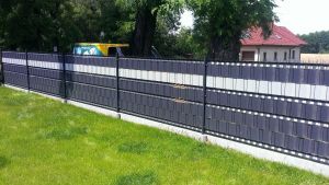 Hnědý plastový plotový úchyt - délka 19 cm - 10 ks