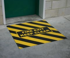Černo-žlutá korundová protiskluzová podlahová páska s potiskem FLOMA Fire Exit Marker - délka 100 cm, šířka 100 cm