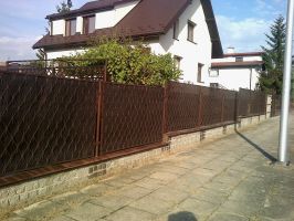 Plastová ratanová stínicí rohož "umělý ratan" s oky (role) (tmavý ořech) - délka 300 cm, výška 75 cm