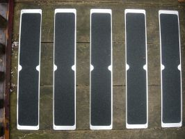 Černá náhradní protiskluzová páska pro hliníkové nášlapy FLOMA Standard - délka 63,5 cm, šířka 6,3 cm, tloušťka 0,7 mm
