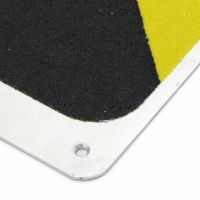 Černo-žlutý hliníkový protiskluzový nášlap na schody FLOMA Hazard Bolt Down Plate - délka 1 m, šířka 11,5 cm, tloušťka 1,6 mm