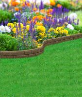 Hnědý gumový zahradní obrubník FLOMA Bricks - délka 120 cm, šířka 2 cm, výška 9 cm