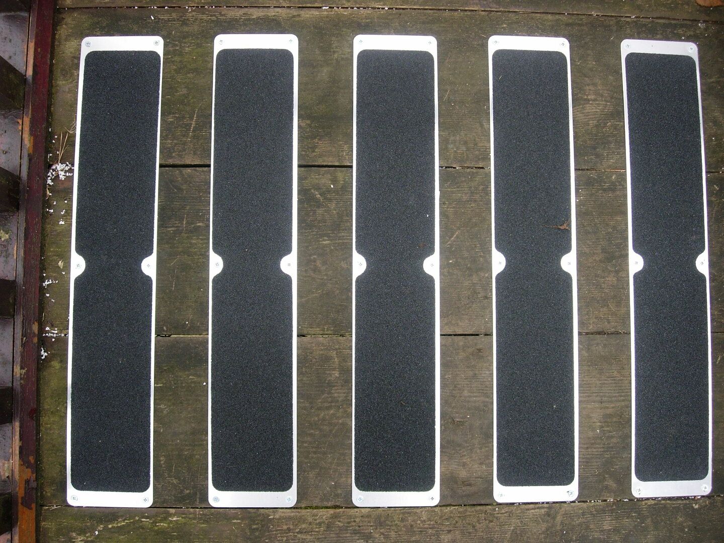 Béžová náhradní protiskluzová podlahová páska pro hliníkové nášlapy FLOMA Standard - délka 63,5 cm, šířka 11,5 cm, tloušťka 0,7 mm