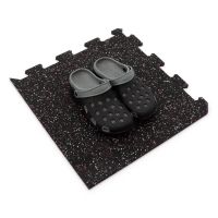 Černo-bílo-červená gumová podlahová deska (puzzle - roh) FLOMA FitFlo SF1050 - délka 47,8 cm, šířka 47,8 cm, výška 0,8 cm