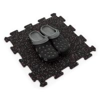 Černo-bílo-červená gumová podlahová deska (puzzle - střed) FLOMA FitFlo SF1050 - délka 47,8 cm, šířka 47,8 cm, výška 0,8 cm