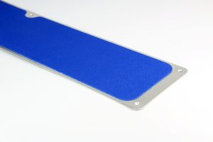 Modrá náhradní protiskluzová páska pro hliníkové nášlapy FLOMA Standard - 1 m x 11,5 cm a tloušťka 0,7 mm