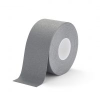Šedá plastová voděodolná protiskluzová páska FLOMA Super Resilient - délka 18,3 m, šířka 10 cm, tloušťka 1,3 mm