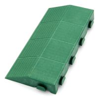 Zelený plastový nájezd "samec" pro terasovou dlažbu Linea Combi - délka 40 cm, šířka 20,5 cm a výška 4,8 cm