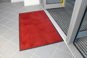 Červená textilní vstupní rohož - délka 85 cm, šířka 120 cm, výška 0,8 cm F