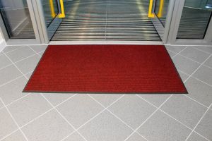 Červená textilní vstupní rohož - délka 60 cm, šířka 90 cm, výška 0,6 cm F