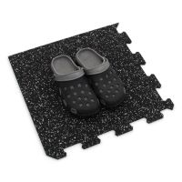 Černo-bílá gumová podlahová deska (puzzle - roh) FLOMA IceFlo SF1100 - délka 100 cm, šířka 100 cm, výška 0,8 cm