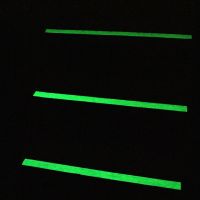 Korundová fotoluminiscenční protiskluzová páska FLOMA Glow in the Dark - délka 18,3 m, šířka 10 cm, tloušťka 1 mm