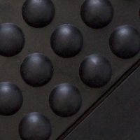 Černá gumová protiúnavová rohož (25% nitrilová pryž) (střed) - délka 90 cm, šířka 60 cm, výška 1,4 cm F