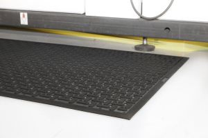 Černá protiskluzová rohož do kuchyně - délka 153 cm, šířka 92 cm, výška 0,9 cm F