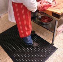 Černá protiskluzová kuchyňská rohož - délka 153 cm, šířka 92 cm a výška 0,9 cm F