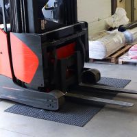 Černá textilní extra odolná vstupní rohož pro vysokozdvižné vozíky FLOMA Super Truck - délka 115 cm, šířka 180 cm, výška 1 cm