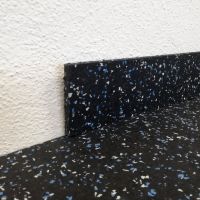 Černo-modrá gumová soklová podlahová lišta FLOMA FitFlo IceFlo - délka 200 cm, šířka 7 cm, tloušťka 0,8 cm