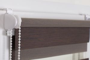 Roleta DEN&NOC Wood 42 x 150cm tmavě hnědá č. BH66 Macher Decori
