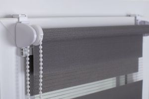 Roleta DEN&NOC 73 x 150 cm šedá č. BH1220 Macher Decori
