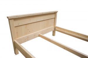 Postel ze smrkového masivu Farm 150x200 cm RoyalBuild
