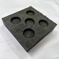 Černý plastový podkládací blok "hladká" FLOMA RePVC - délka 23,8 cm, šířka 23,8 cm, výška 5,3 cm