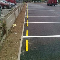 Černý plastový parkovací doraz CarStop - délka 78 cm, šířka 10 cm, výška 6 cm