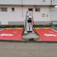 Černý plastový parkovací doraz CarStop - délka 78 cm, šířka 10 cm, výška 6 cm
