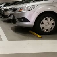 Černý plastový parkovací doraz CarStop - délka 78 cm, šířka 10 cm, výška 6 cm